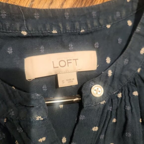 LOFT womens sleeveless button up shirt size small - Picture 3 of 3